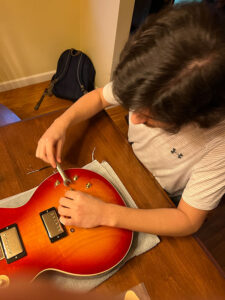 Les Paul pots with thumb feeder install